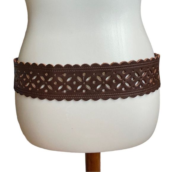 Beautiful Leather Belt with Laser Cut Pattern - Picture 4 of 9